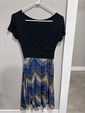 Unknown Brand VNeck Dress Size Small